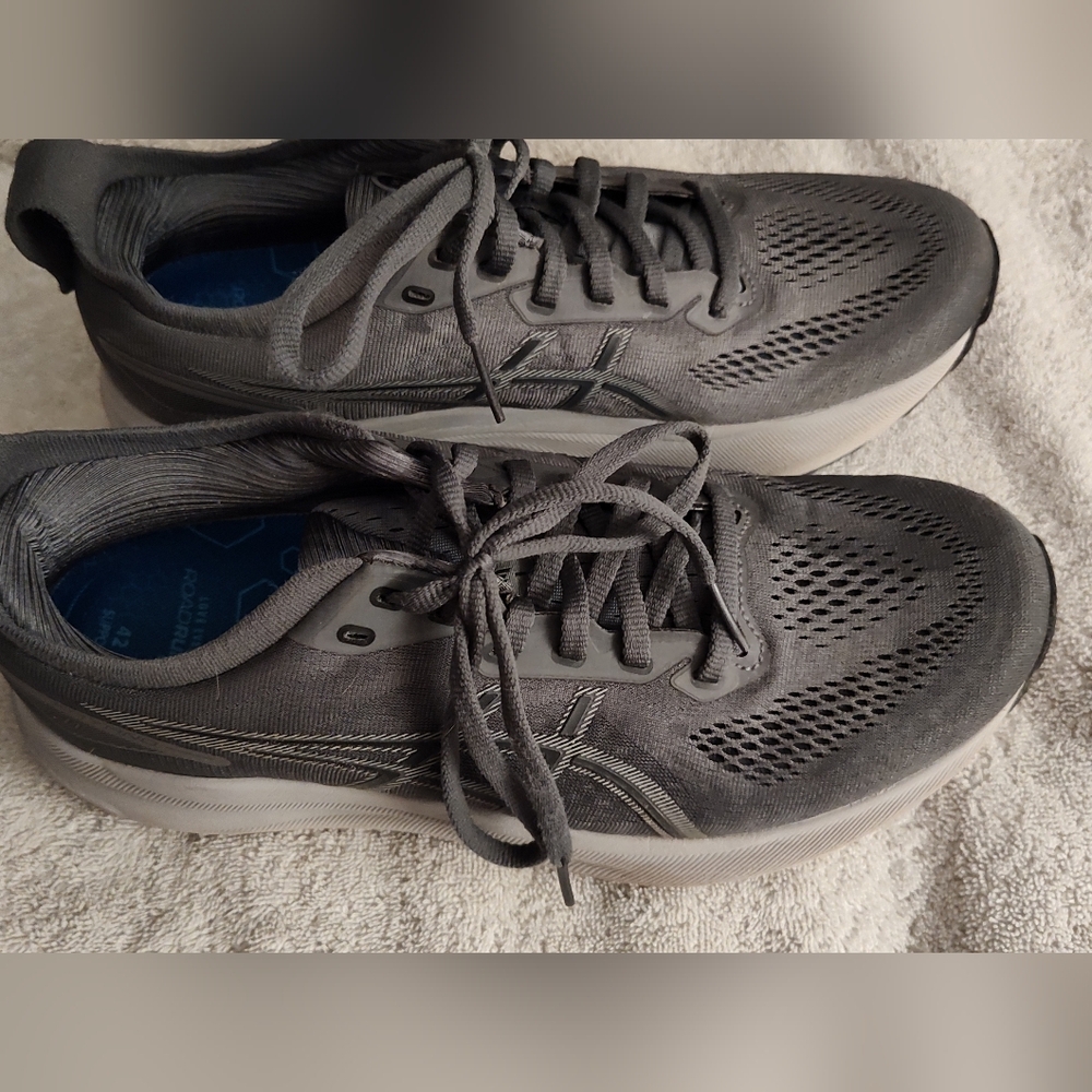ASICS Men's GEL-Kayano 31 running shoes, Size 8 Men's Slightly Worn
